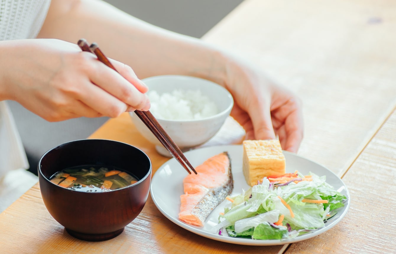 生駒のパーソナルジム シークライムジムの三食たべるダイエットについて